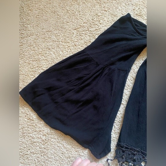 Entro Off-The-Shoulder Fringe Blouse - Picture 4 of 7